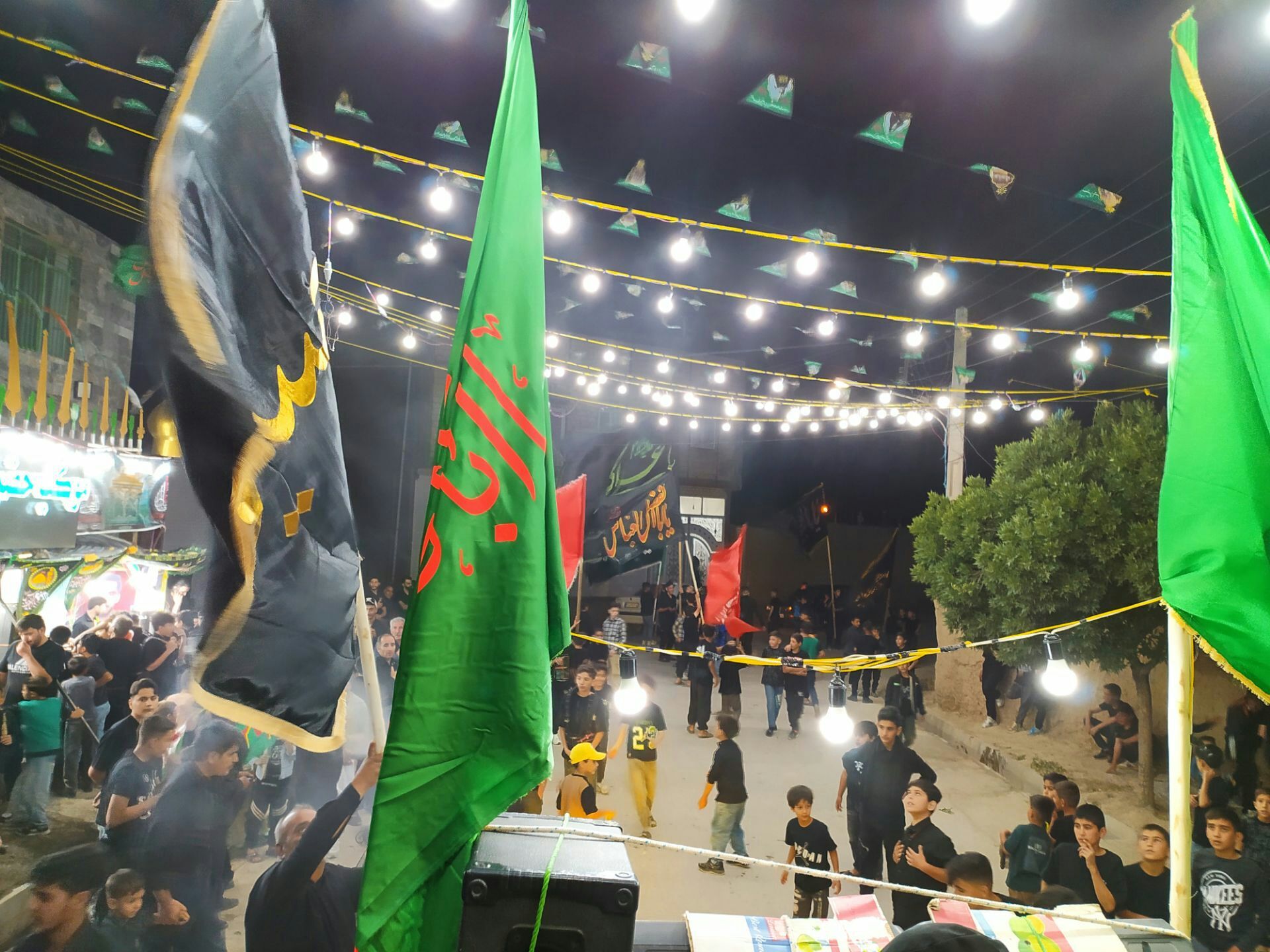 عزاداری مردان با غیرت وزنان شیردل این سرزمین در روستای بابان دردسته