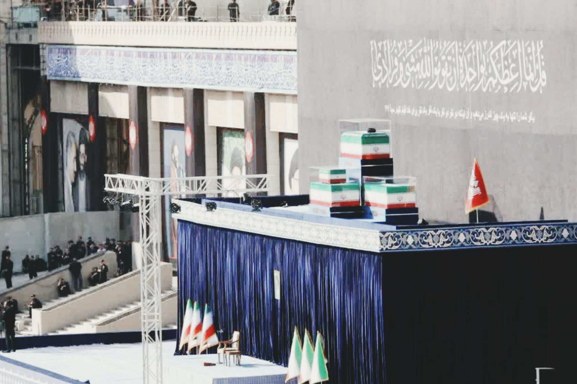 در مرز حضور و حسرت؛ قلم در جستجوی آخرین دیدار با رهبر ماند