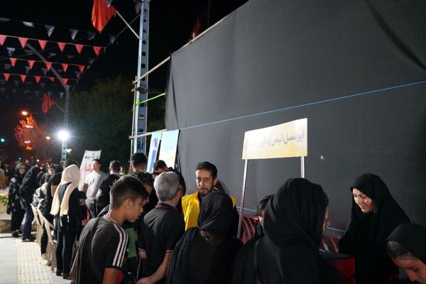 برپایی مواکب نذر خدمت به‌مناسبت اربعین حسینی در خیابان بزرگمهر اصفهان