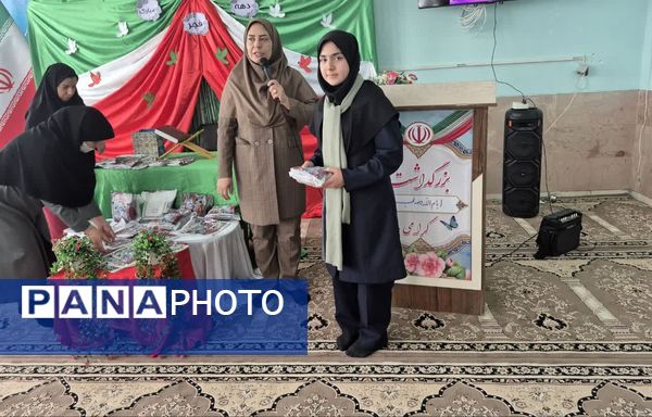 جشن باشکوه پیروزی انقلاب در آموزشگاه‌های مروست