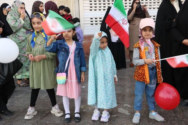 مردم بندرخمیر با حضور یکپارچه در ۲۲ بهمن اقتدار خود را فریاد زدند