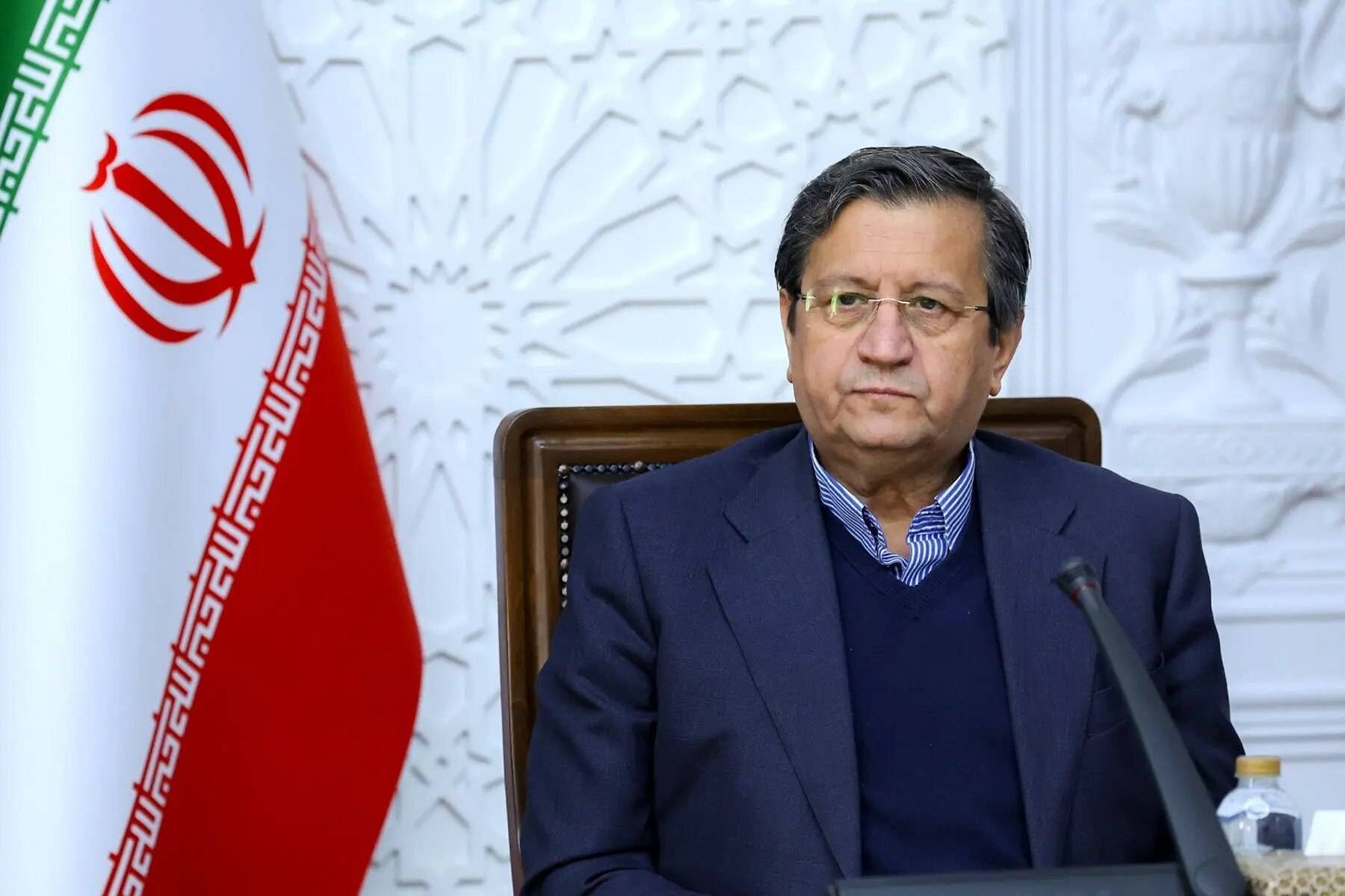 بانک مرکزی به‌موقع و با قدرت در بازار ارز مداخله می‌کند