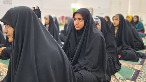 برگزاری کلاس سلاح شناسی ویژه دختران در شهرستان لنده