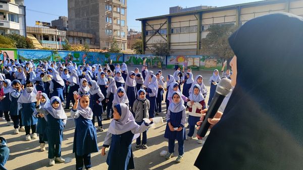 جلسه آموزشی کمپین پیشگیری از پوکی استخوان در مدرسه شاهد خیر سجادی 