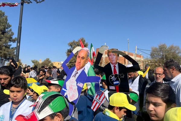 خروش هزاران دانش آموز ورامینی در ۱۳ آبان