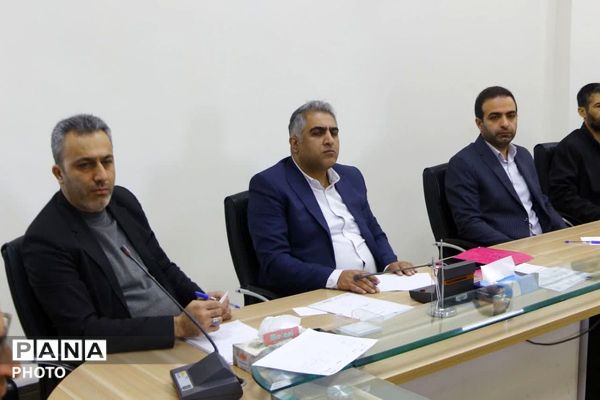 جلسه ستاد تنظیم بازار فیروزکوه برای مدیریت بازار رمضان و نوروز