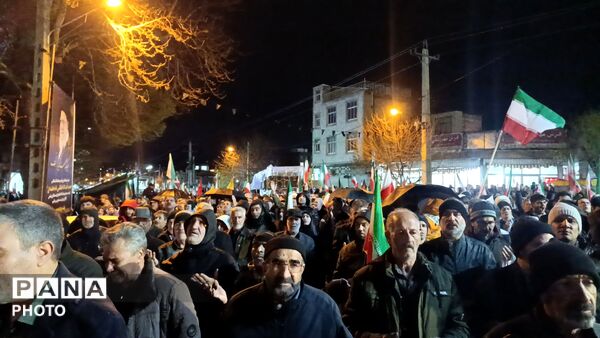 سرما در برابر آتش عشق دلها به رهبر چیزی نبود