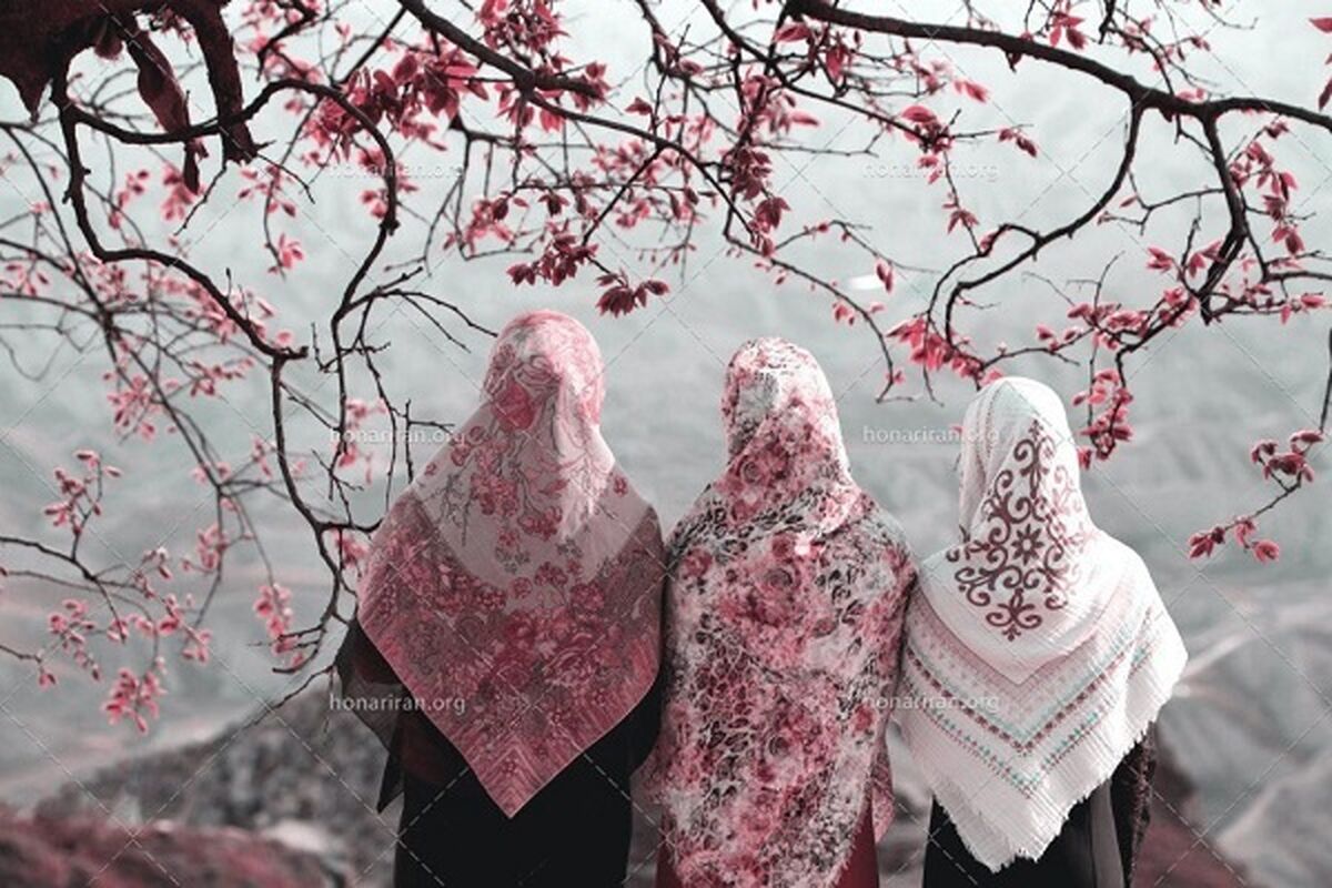 روسری دور کمر،هویت روی زمین