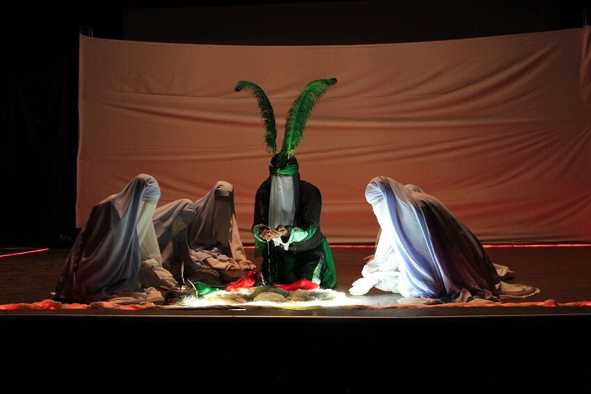 اجرای نمایش «طریق عشق» در شهرستان گرمه