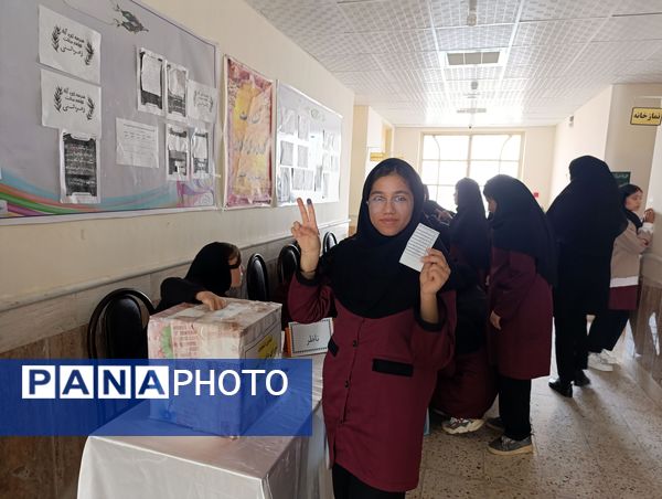 انتخابات شورای دانش‌آموزی در دبیرستان نسیبه شهرستان سملقان