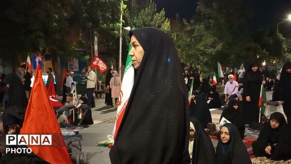 طنین دعای استغاثه در شب‌های مسجد جامع با حضور قلب مؤمنان