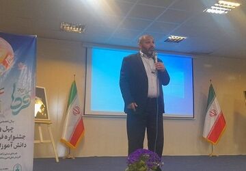 سرود در مدارس از بهترین و جذاب‌ترین مسائل است