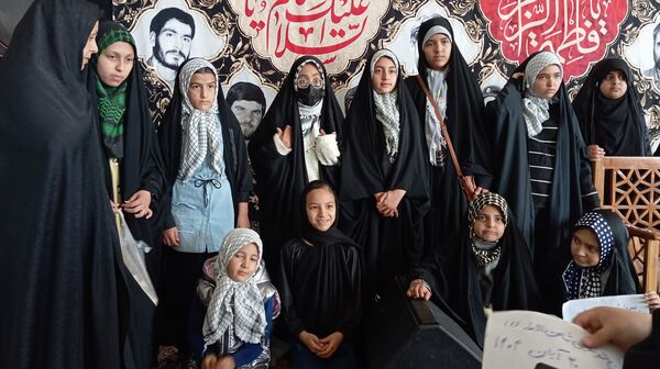 حضور دانش آموزان در نماز جمعه کاشمر