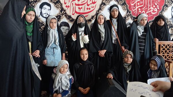 حضور دانش آموزان در نماز جمعه کاشمر