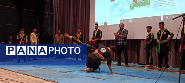 جشن یوم الله 22 بهمن در فرهنگسرای سیمرغ نیشابور