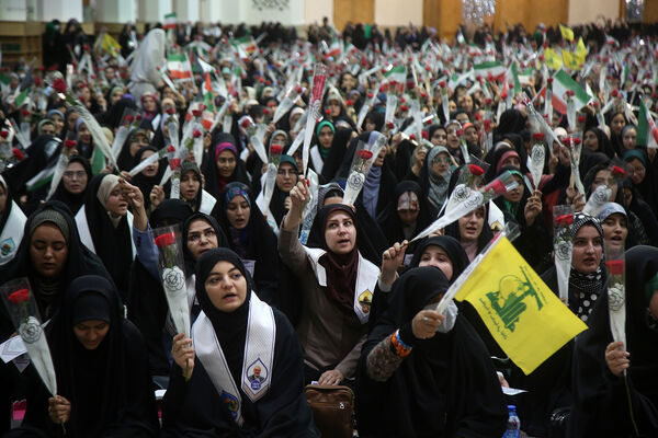 اجتماع بزرگ «عهد خواهرانه» با حضور 6 هزار دانشجوی دختر در قم