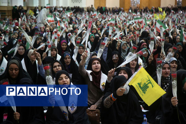 اجتماع بزرگ «عهد خواهرانه» با حضور 6 هزار دانشجوی دختر در قم