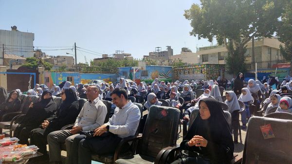 آیین نواختن زنگ مهر، ایثار و شهادت در دبستان شاهد حاج تقی آقا بزرگ ناحیه یک مشهد 