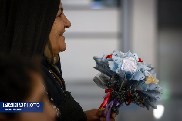 استقبال از کاروان عمره‌گذار دانش‌آموزی از سکوی پروازی تهران