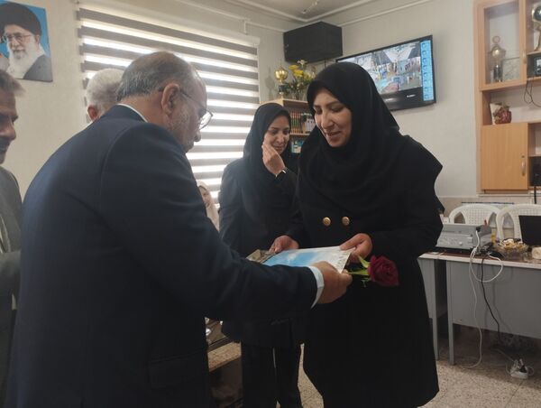  تقدیر از معلمان نمونه دبیرستان هاجر بیرجند