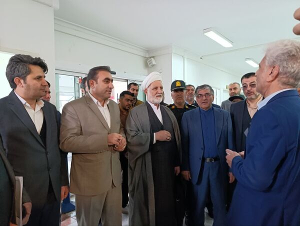 بازدید میدانی دادستان انتظامی قضات در کوهدشت و دیدار با کارکنان و خانواده شهدا