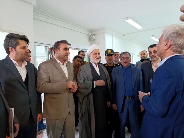 بازدید میدانی دادستان انتظامی قضات در کوهدشت و دیدار با کارکنان و خانواده شهدا