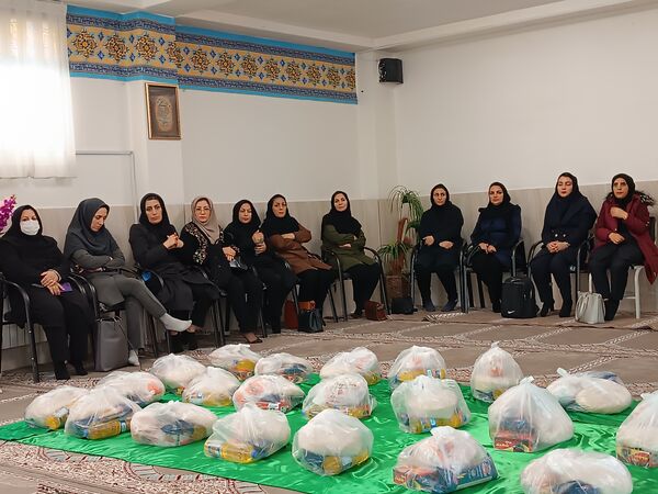 تهیه و توزیع بسته‌های معیشتی بین نیازمندان