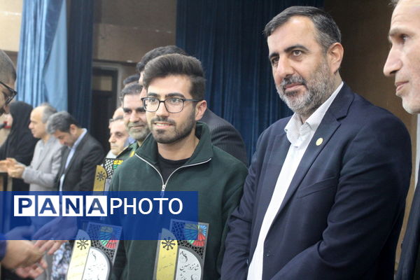 تجلیل از برگزیدگان دبیرستان شهید بهشتی شهرستان بوشهر (2)