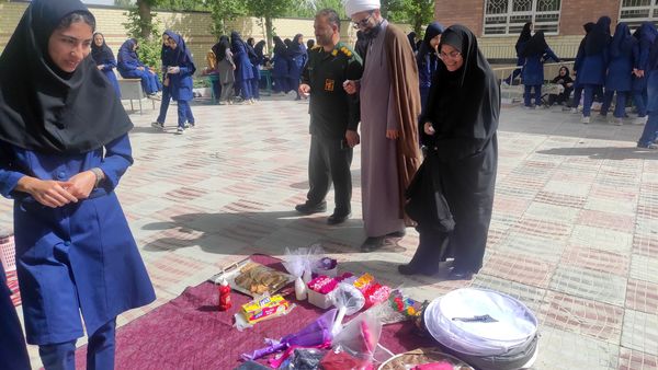 برپایی بازارچه کسب و کار در دبیرستان قلم‌چی۲ بن