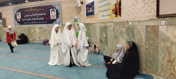 تقدیر از دانش‌آموزان برگزیده ناحیه چهار قم در جشنواره «فردا»