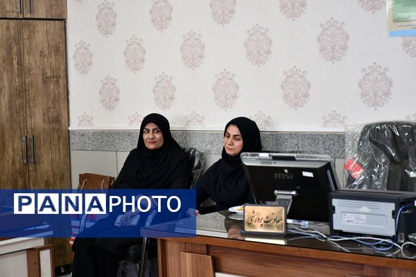 حضور امام جمعه، فرماندار و مدیر آموزش پرورش مه ولات در مدارس شهرستان