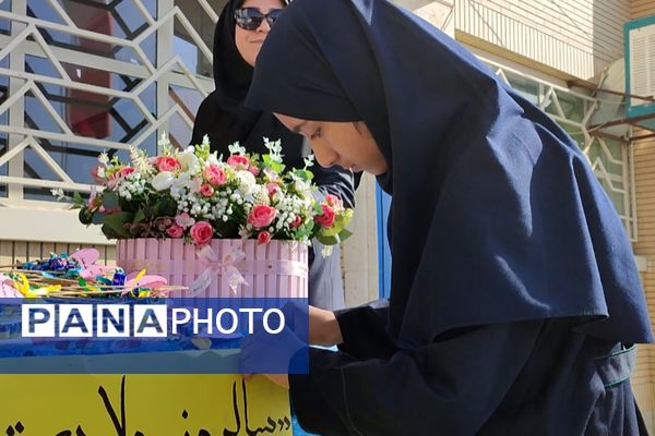 جشن ولادت حضرت زینب (س) و روز پرستار در دبیرستان مهر