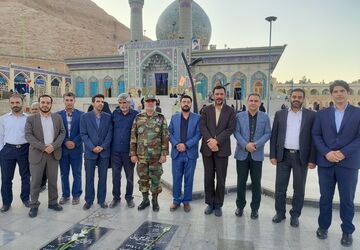 غبارروبی مزار مطهر شهدای شهرضا 