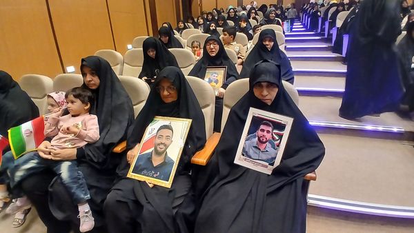 نمایشگاه «در لباس سربازی»