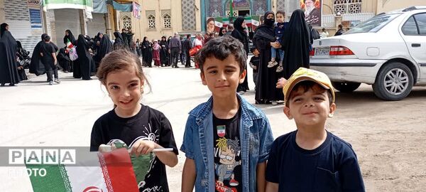 کودکان و دانش‌آموزان لارستانی در راهپیمایی روز قدس