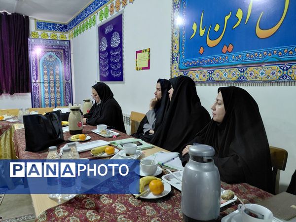 جلسه  مدیران متوسطه اول مدارس در دبیرستان شهرآرا دو