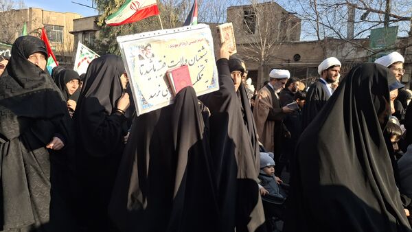 جلوه‌های باشکوه حضور مردم قم در راهپیمایی ۲۲ دی