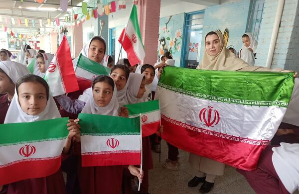 زنگ انقلاب در مدرسه شهید ابراهیم تنیده ناحیه یک بندرعباس به صدا در آمد