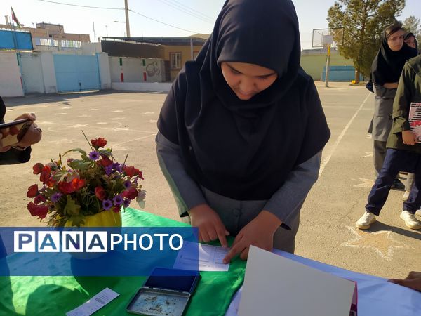 انتخابات شورای دانش آموزی در دبیرستان دخترانه امید 