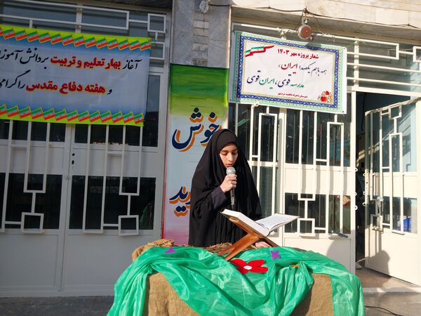 دانش‌آموزان دبیرستان فاطمیه شهرستان دره شهر با شور و شوق سال تحصیلی جدید را آغاز کردند
