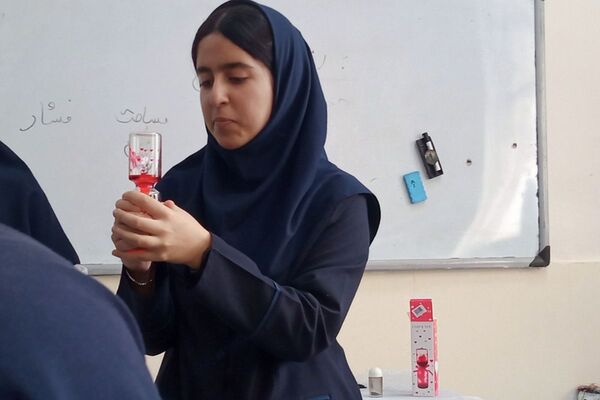 بازدید دانش آموزان دبیرستان حضرت ولیعصر (عج) ناحیه یک ری از پژوهش‌سرای رازی 
