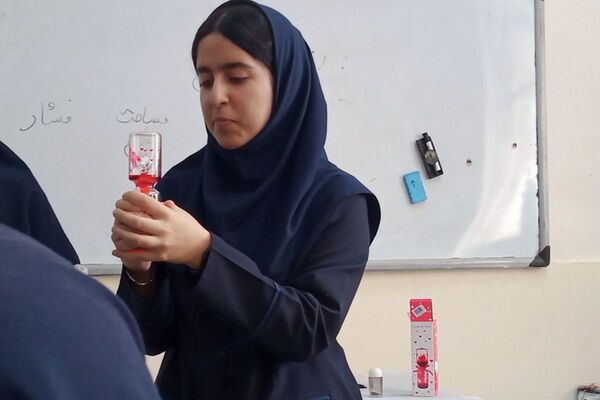 بازدید دانش آموزان دبیرستان حضرت ولیعصر (عج) ناحیه یک ری از پژوهش‌سرای رازی 