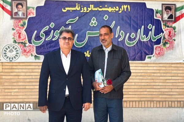 بازدید مدیرکل آموزش و پرورش استان به‌مناسبت سالروز تاسیس سازمان دانش‌آموزی