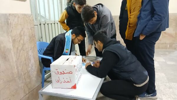 چرخش قلم به روی کاغذ، برای ساختن آینده‌ای بهتر