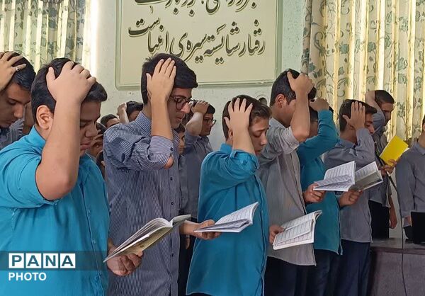 هم‌نوا با دعای توسل؛ حال‌وهوای معنوی در دبیرستان پروفسور حسابی ۲