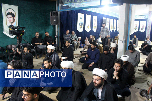 روایتگری طلاب جوان در یادواره شهدای مدرسه حقانی قم