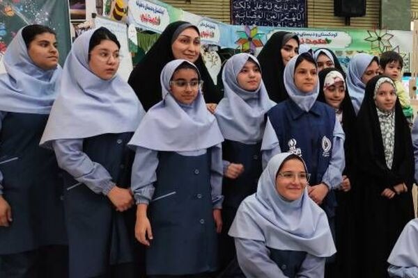 برگزاری نمایشگاه «افق‌های روشن» در دبستان حکمت ناحیه دو شهرری 