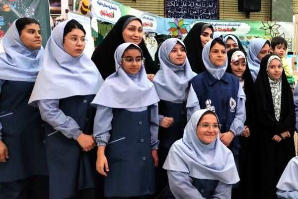 برگزاری نمایشگاه «افق‌های روشن» در دبستان حکمت ناحیه دو شهرری 