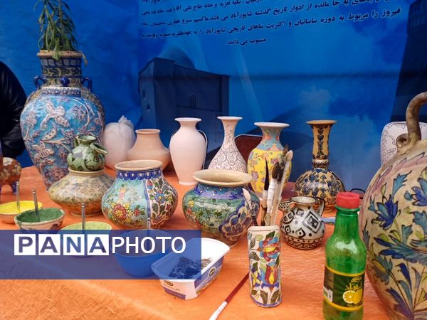 بازدید معاون رئیس جمهور و ریاست سازمان برنامه و بودجه کشور از مشاغل صنایع دستی و نان شهرستان برخوار در پارک آزادگان شهر حبیب آباد