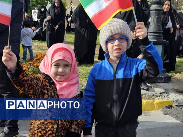 حضور پرشور دهه نودی‌های جهرمی در جشن انقلاب - 2